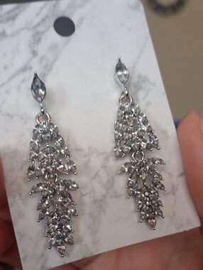 ♥️I 5/$20 Silver Crystal Cascade Drop Earrings 🩶